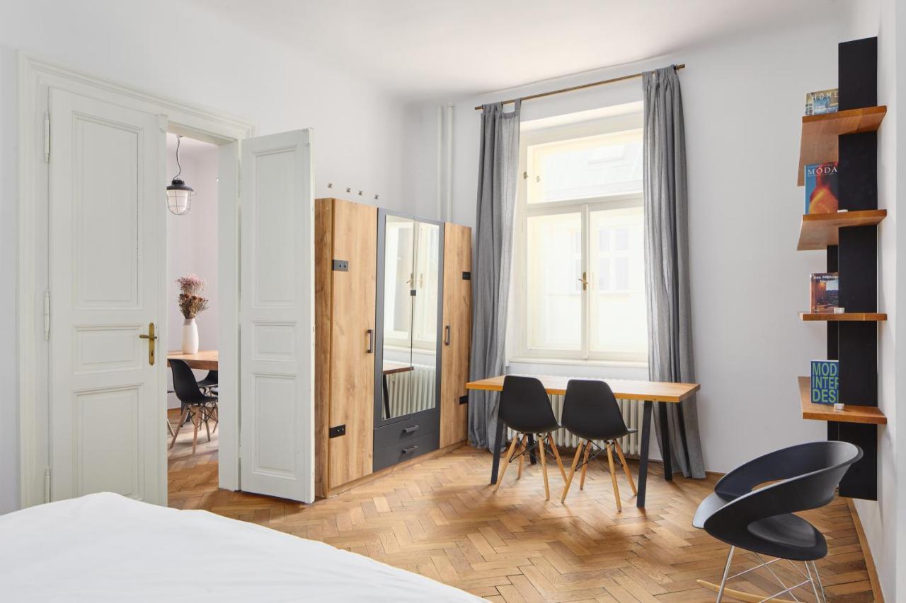 Artsy Flat Near Wenceslas Square By Days * Praga