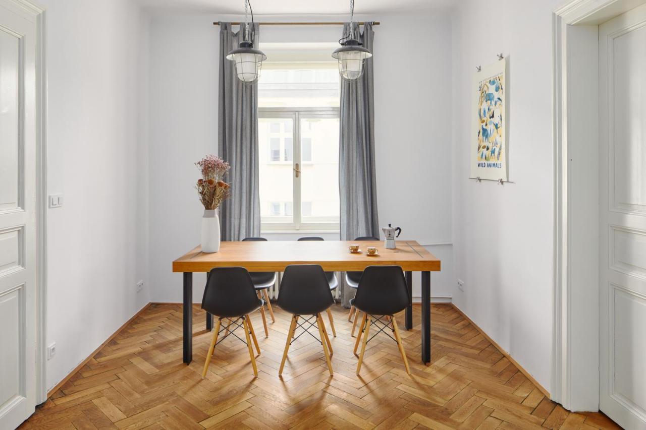 Artsy Flat Near Wenceslas Square By Days Apartament *